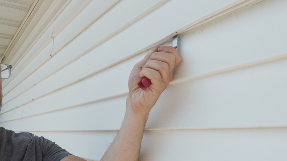using the siding removal tool